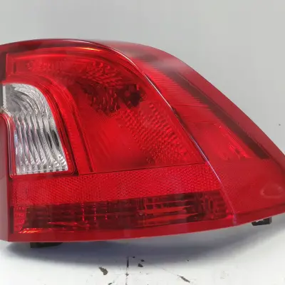 Volvo S60 II 10-13r TYLNIA TYLNA LAMPA PRAWA prawy tył ŁADNA 30796268
