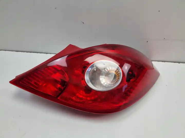 OPEL CORSA D 3D HTB 06-14r TYLNIA TYLNA LAMPA PRAWA prawy tył 13211841