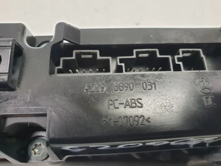 Mercedes CLK W209 PANEL STEROWANIA A2096890031