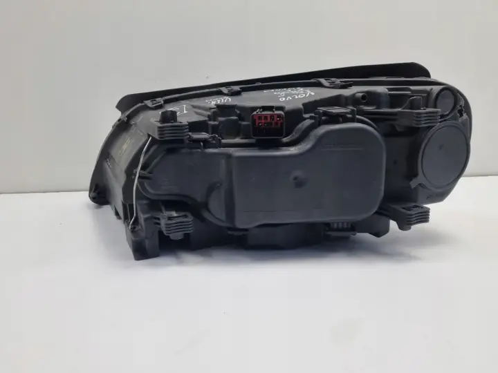 Volvo S80 II 06-16r PRZEDNIA LAMPA PRAWA PRAWY PRZÓD
