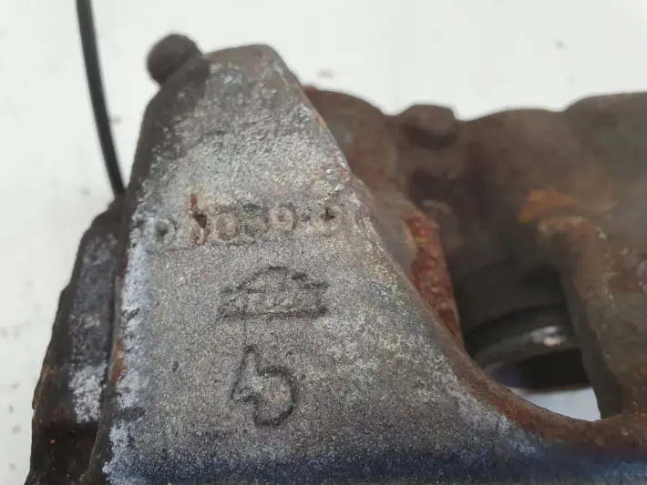 Volvo S60 II XC60 I PRZEDNI ZACISK HAMULCOWY Prawy przód PASAŻERA 928