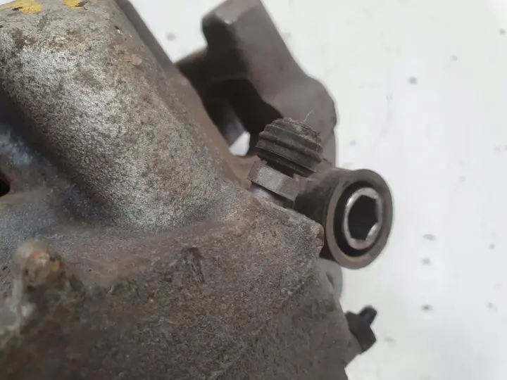 Volvo S90 XC60 II PRZEDNI ZACISK HAMULCOWY prawy przód PASAŻERA 31665741