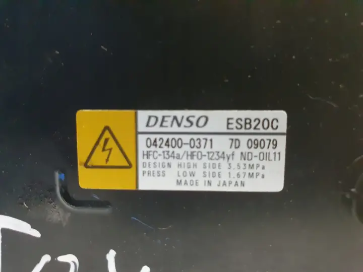 Toyota Prius IV 1.8 SPRĘŻARKA KLIMATYZACJI pompa 042400-0371