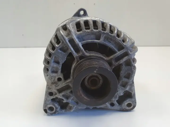 Renault Megane III 1.9 dCi ALTERNATOR 0124525151 150A bosch 8200660041
