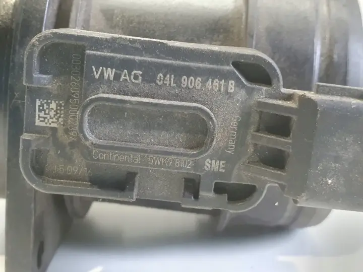 VW Passat B7 2.0 TDI PRZEPŁYWOMIERZ POWIETRZA 04L906461B 5WK98102
