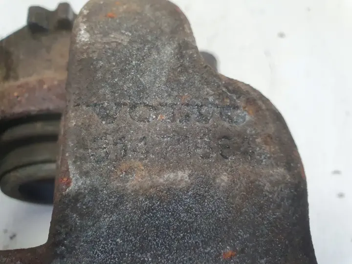 Volvo S60 II V60 I PRZEDNI ZACISK HAMULCOWY prawy przód pasażera 31471664