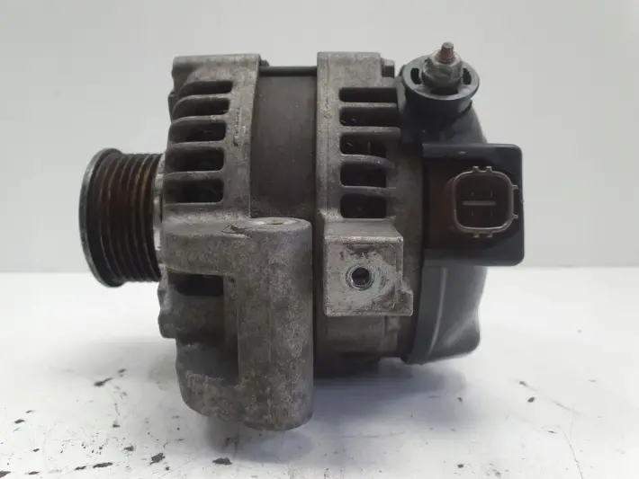Toyota Avensis T25 2.0 D4D ALTERNATOR denso 104210-4521