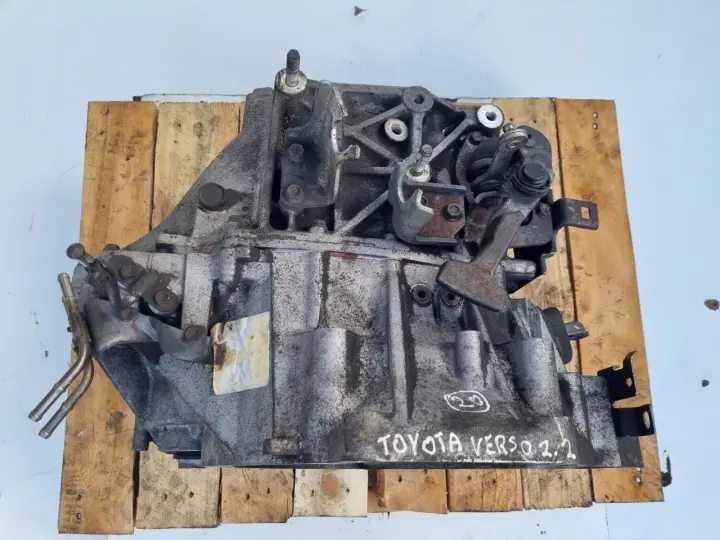 Toyota Corolla Verso II 2.2 D4D SKRZYNIA BIEGÓW manualna MANUAL