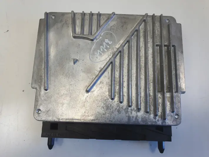 Volvo V70 II 2.4 I KOMPUTER SILNIKA sterownik 30684877 079700-9540