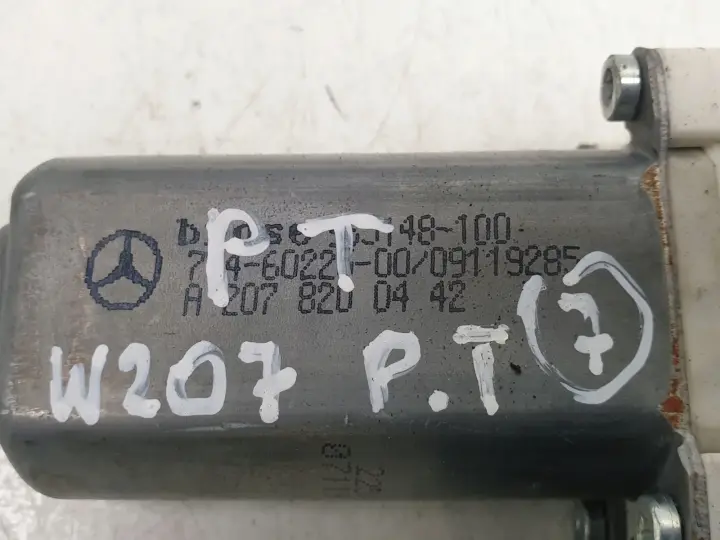 Mercedes W207 Coupe PRAWY SILNICZEK SZYBY Szyb