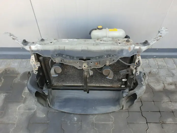 Lexus IS220 2.2 D PRZEDNI PAS CHŁODNICE KOMPLET