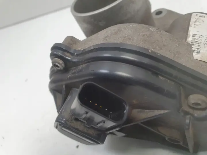 Ford Focus MK2 II 1.6 16V PRZEPUSTNICA VP4F9U-9E928-BA
