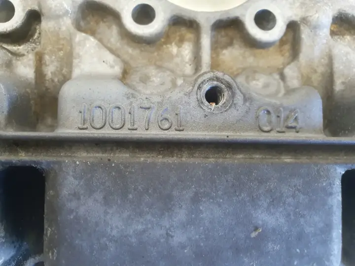Volvo S60 V70 II 2.0 2.4 T POKRYWA ZAWORÓW 1001761