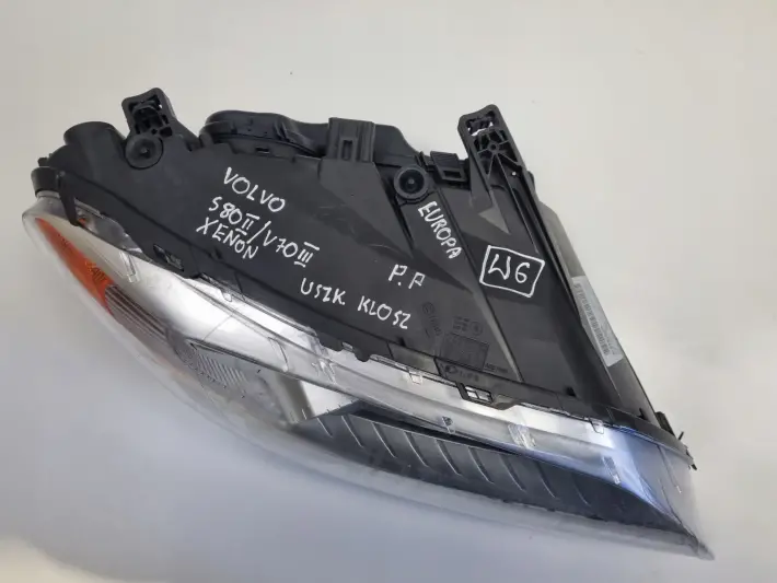 Volvo S80 II V70 III 06-16r PRZEDNIA LAMPA PRAWA PRAWY PRZÓD xenon 31214348