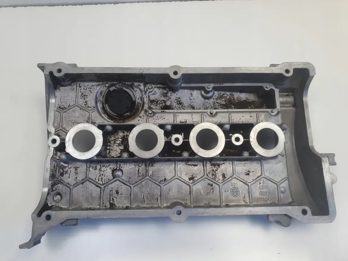Audi A6 C5 Passat B5 1.8 T turbo POKRYWA ZAWORÓW 06B103475D