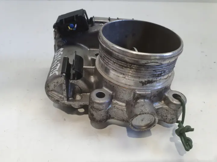 Volvo S40 II V50 2.4 D5 PRZEPUSTNICA 31216665 0280750520