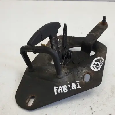 Skoda Fabia I RYGIEL PRZEDNIEJ MASKI Przód