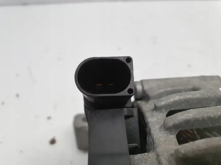 Volvo S80 II 2.5 T ALTERNATOR 0121615005