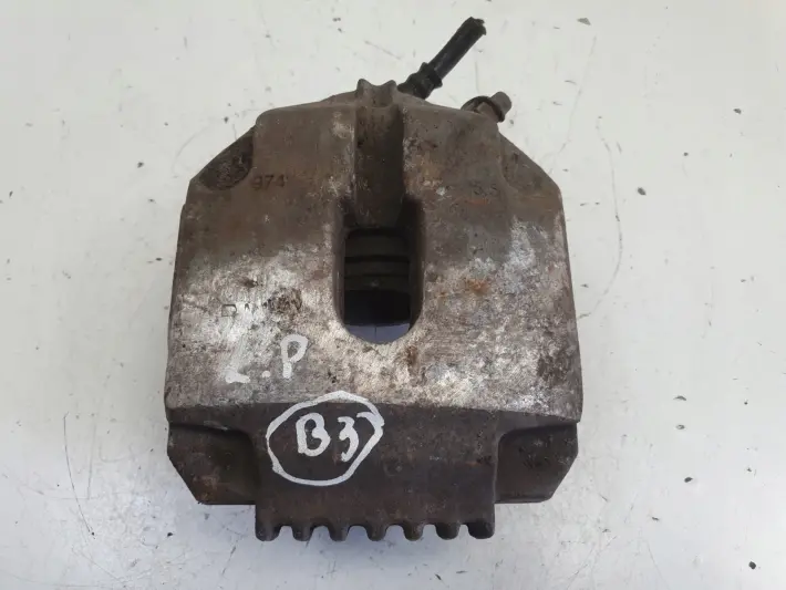 BMW E39 PRZEDNI ZACISK HAMULCOWY lewy przód kierowcy