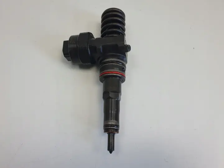 Vw Passat B5 FL 1.9 TDI POMPOWTRYSKIWACZ wtrysk 038130073AA 0414720028