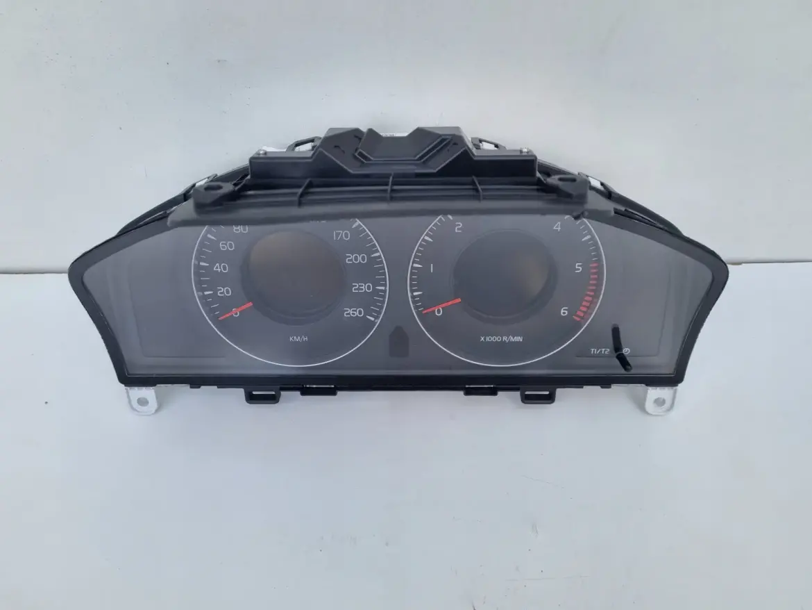 Volvo S80 II V70 III XC70 II 2.4 D5 LICZNIK ZEGARY Europa 30786623AB