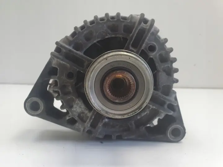 Opel Corsa D 1.4 16V ALTERNATOR bosch 0124425087 120A