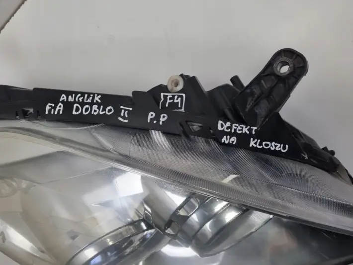 Fiat Doblo II 10-22r PRZEDNIA LAMPA PRAWA PRAWY PRZÓD 51810671