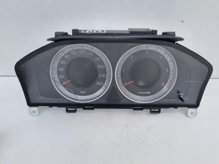 Volvo XC60 V60 S60 II 1.6 D2 diesel LICZNIK ZEGARY Europa 31327582AA