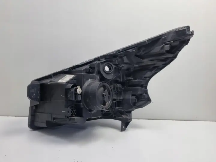 Renault Trafic III 14-19r PRZEDNIA LAMPA PRAWA PRAWY PRZÓD 260109424R