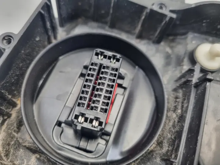 Volvo S60 II V60 LIFT PRZEDNIA LAMPA LEWA lewy przód XENON skrętna 31420261