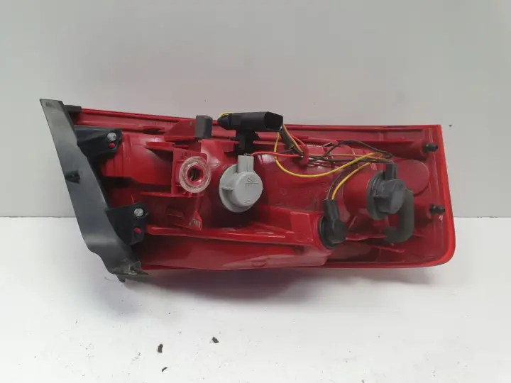 Audi A5 8T TYLNIA TYLNA LAMPA PRAWA prawy tył pasażera 8T0945096