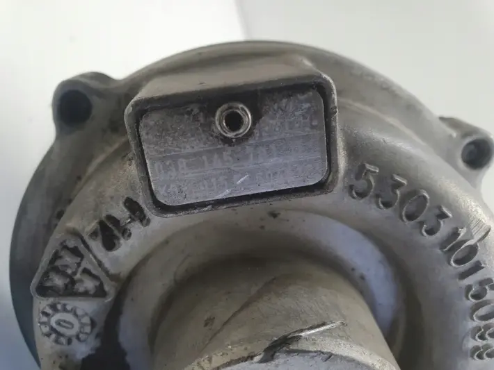 VW Bora 1.9 TDI TURBOSPRĘŻARKA turbo 038145701D