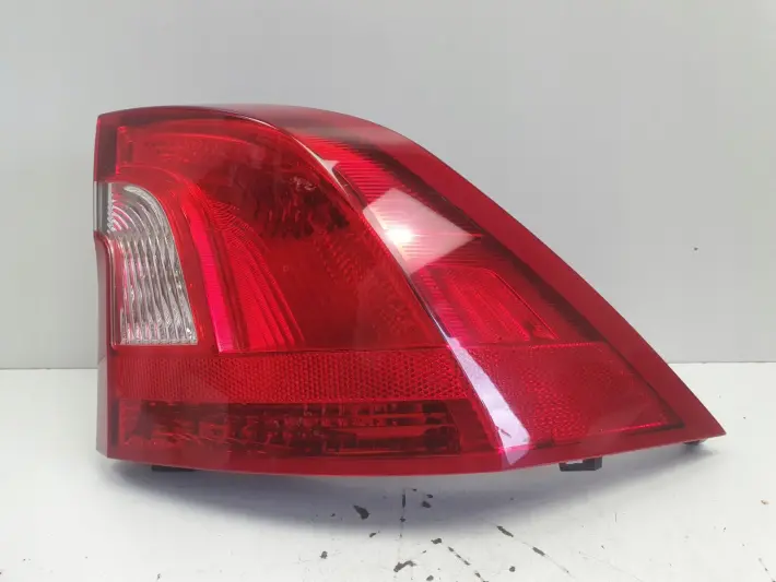 Volvo S60 II 10-13r TYLNIA TYLNA LAMPA PRAWA prawy tył ŁADNA 30796268
