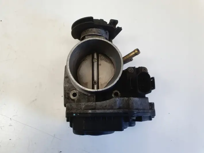 VW Sharan 1.8 T turbo PRZEPUSTNICA 06A133064P
