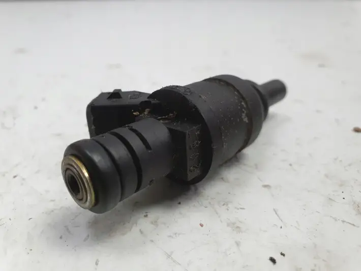 Audi A3 8L 1.8 20V WTRYSKIWACZ wtrysk 06A906031D