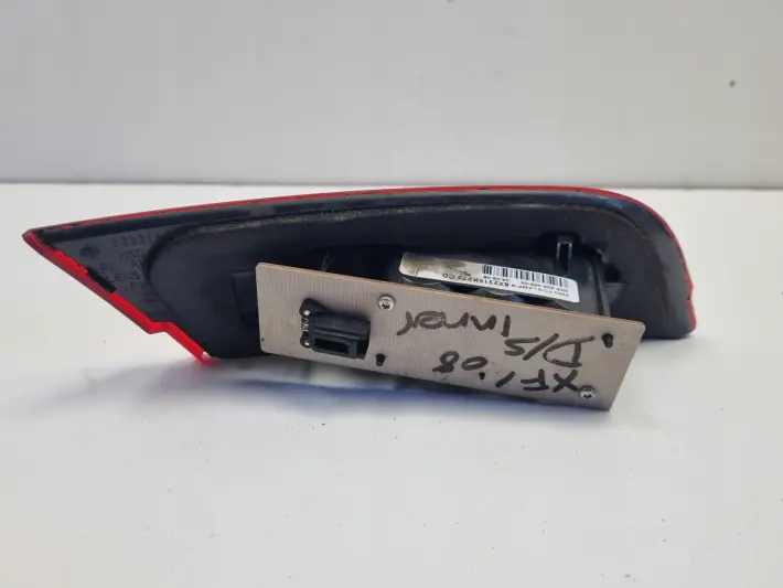 Jaguar XF X250 TYLNIA TYLNA LAMPA PRAWA prawy tył w klape 8X2315K272CD
