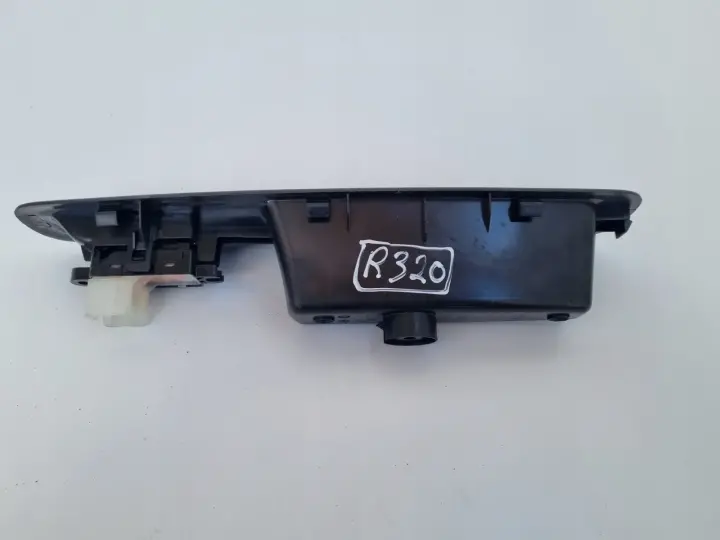 Renault Kadjar PRZEŁĄCZNIK SZYBY PANEL prawy tył PASAŻERA 829508687R