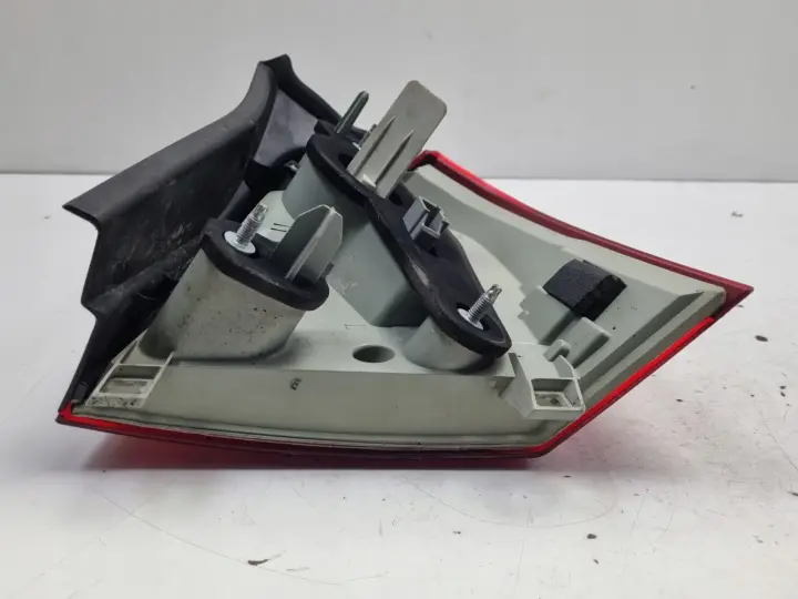 Volvo V70 III XC70 TYLNIA TYLNA LAMPA LEWA lewy tył LED 31395072