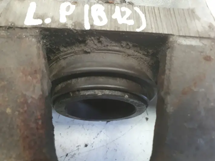 Volvo V40 II PRZEDNI ZACISK HAMULCOWY lewy przód KIEROWCY L.P 975