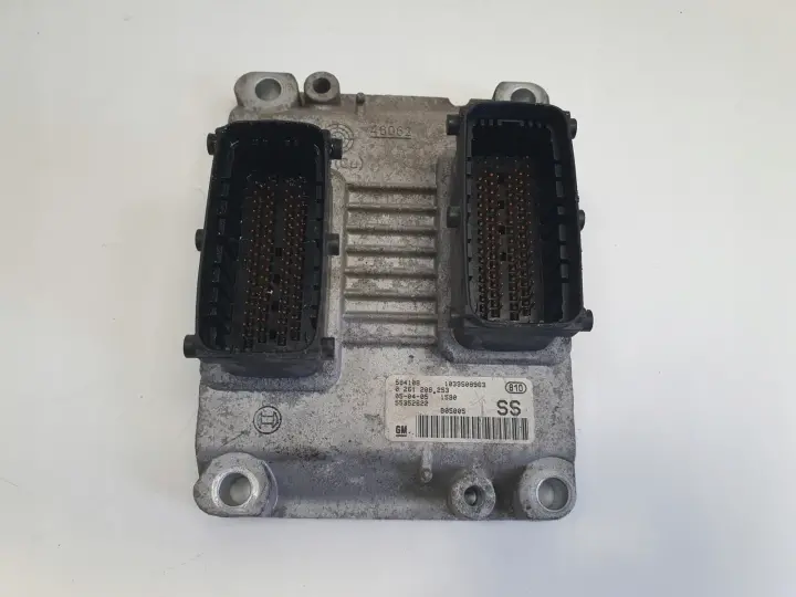 Opel Corsa C 1.2 16V STEROWNIK SILNIKA komputer 0261208253 SS