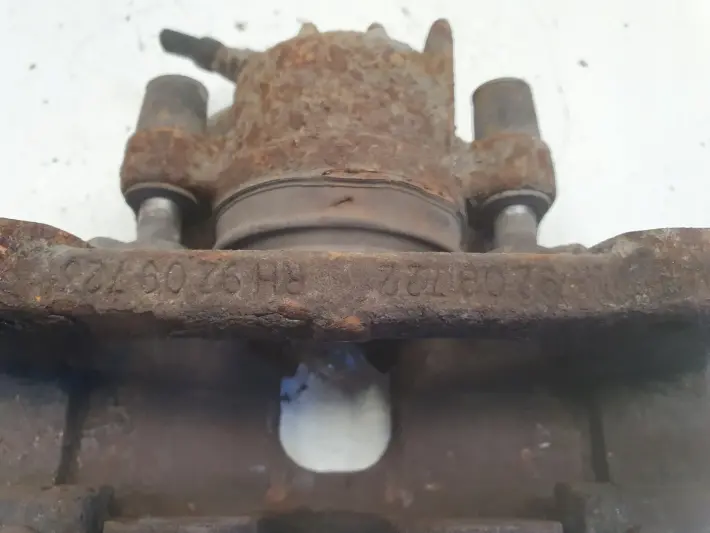 Volvo S60 I V70 II PRZEDNI ZACISK HAMULCOWY lewy przód kierowcy 829