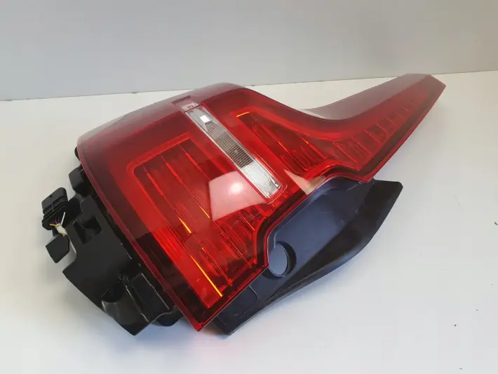 Volvo V60 II 18-24r TYLNIA TYLNA LAMPA LEWA lewy tył 32291358
