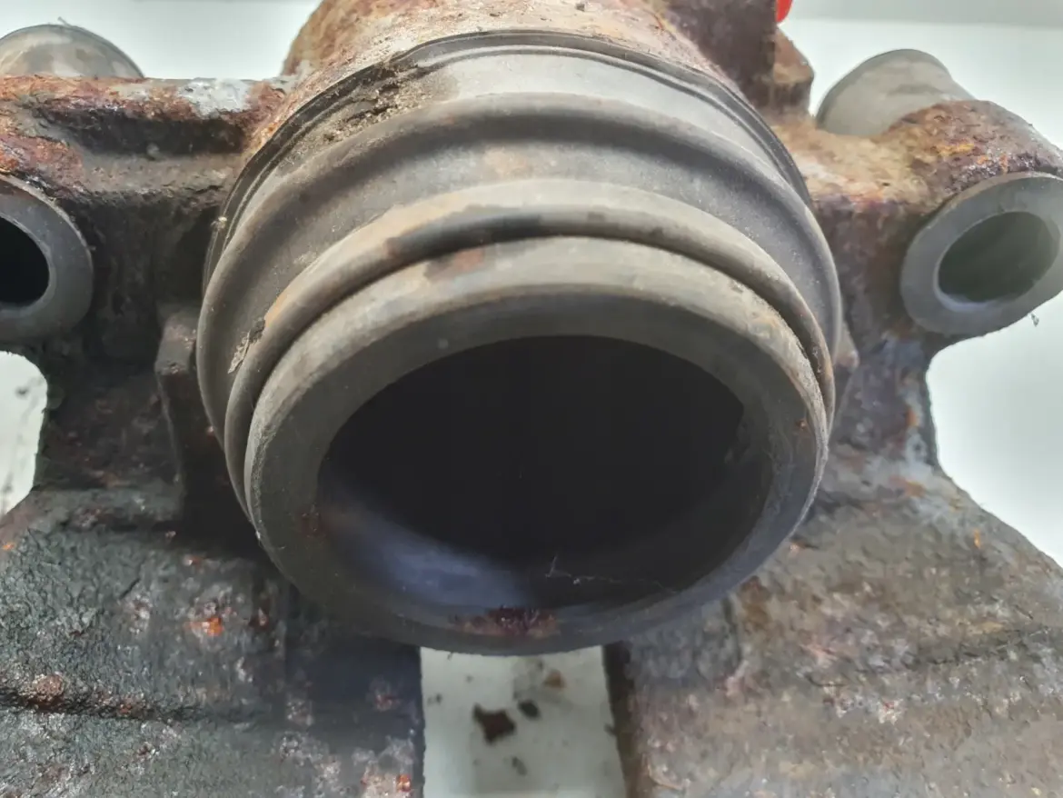 Volvo S60 II V60 I PRZEDNI ZACISK HAMULCOWY prawy przód pasażera 31471664