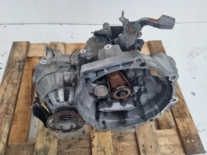 VW Passat B6 2.0 FSI SKRZYNIA BIEGÓW manualna JYL manual