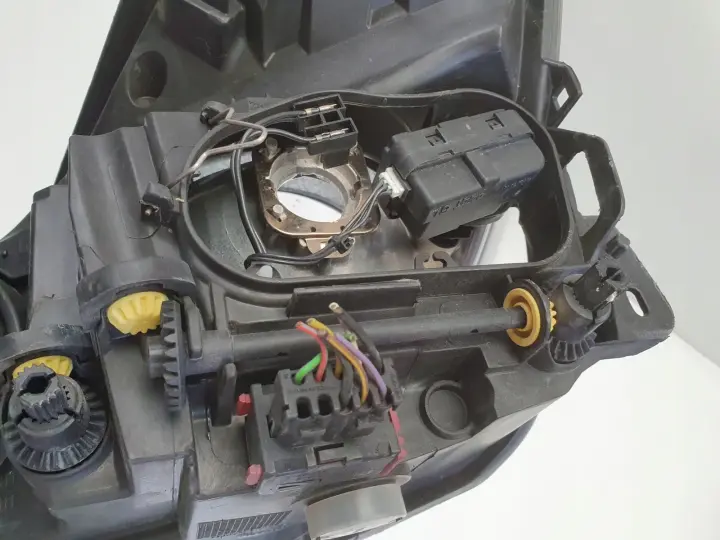 Opel Corsa D PRZEDNIA LAMPA PRAWA prawy przód anglik 13186384