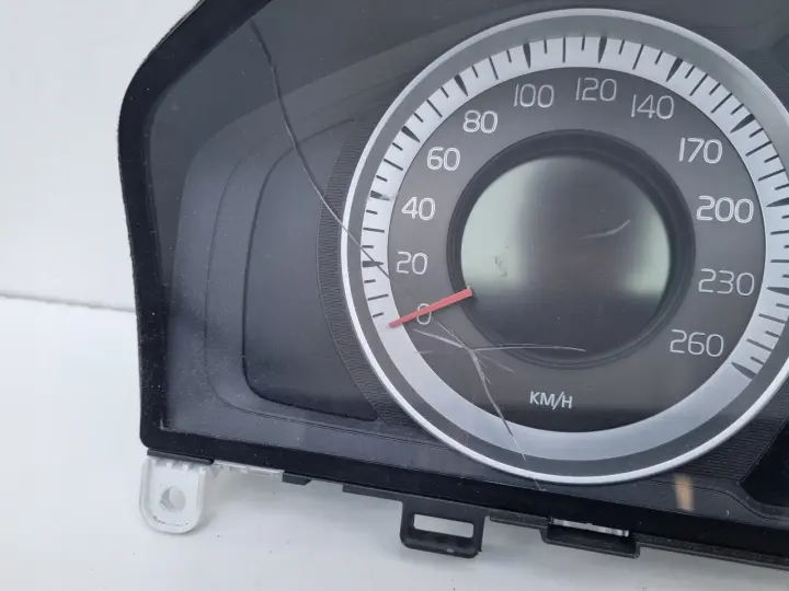 Volvo XC60 V60 S60 II 1.6 D2 diesel LICZNIK ZEGARY Europa 31327582AA