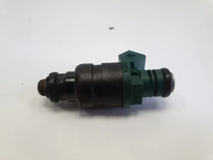 Audi A3 8L 1.6 8V WTRYSKIWACZ wtrysk 037906031AA