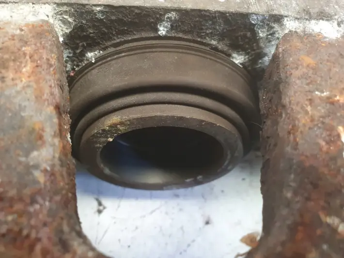 Volvo V40 II PRZEDNI ZACISK HAMULCOWY prawy przód PASAŻERA P.P 976