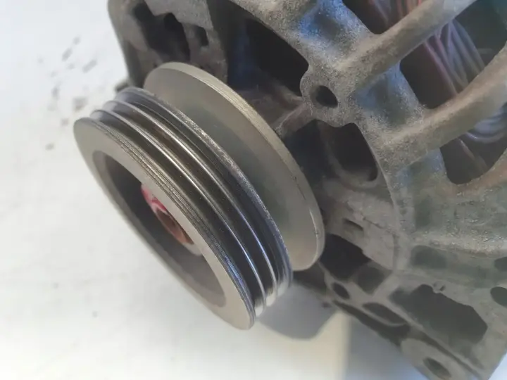Renault Clio II 1.2 16V ALTERNATOR 8200660044 valeo