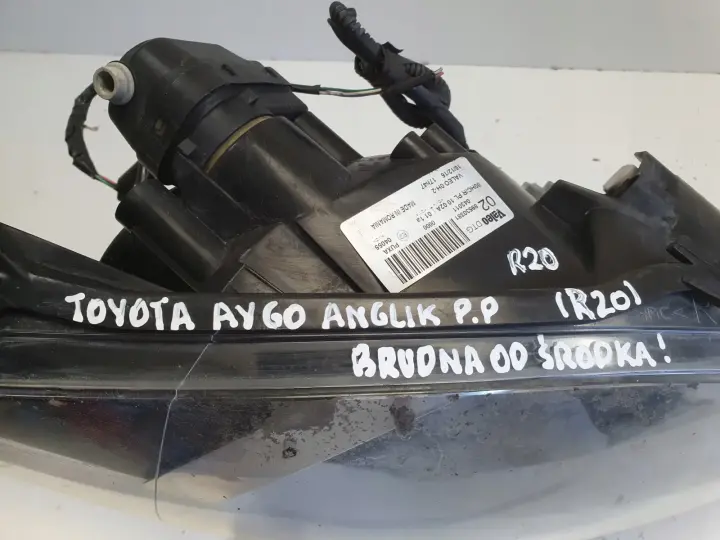 Toyota Aygo I 05-14 PRZEDNIA LAMPA PRAWA prawy przód anglik 89530381